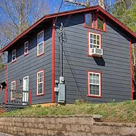 Come Stay At Royal Misty Haven With Free High Speed Internet And Just Miles Away From All Things Enjoyable In The Smoky Mountains